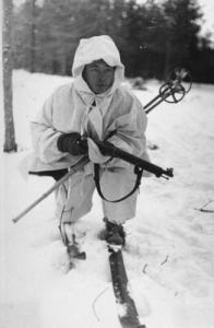 Finnish+soldier+carrying+rifle+and+standing+on+skis
