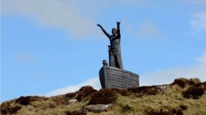 _80443102_statueexpsni2