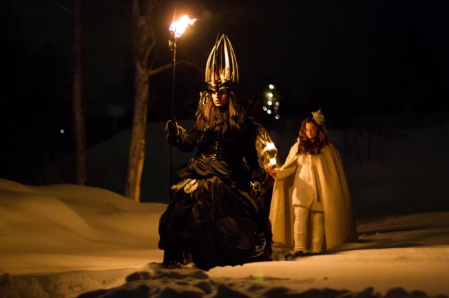 lucia_i_folktron_midvinterglod_daniel_funseth